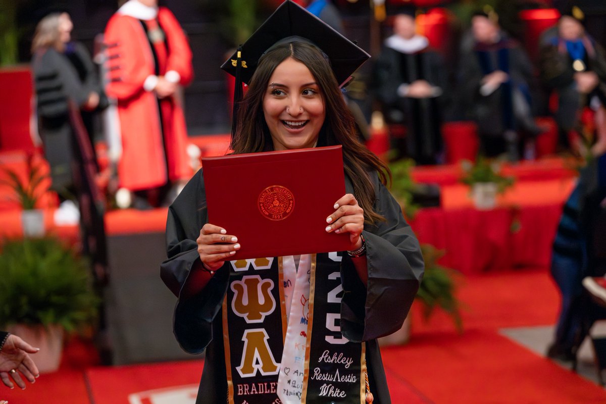 bradleyu's tweet image. In the final stretch now! Just one month until graduation Braves ⏰🧑‍🎓🅱️
 
#Graduation #BradleyUniversity #Classof2026 #Countdown