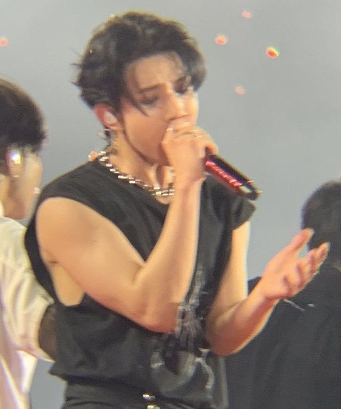 iris ୨୧ en7 tweet media