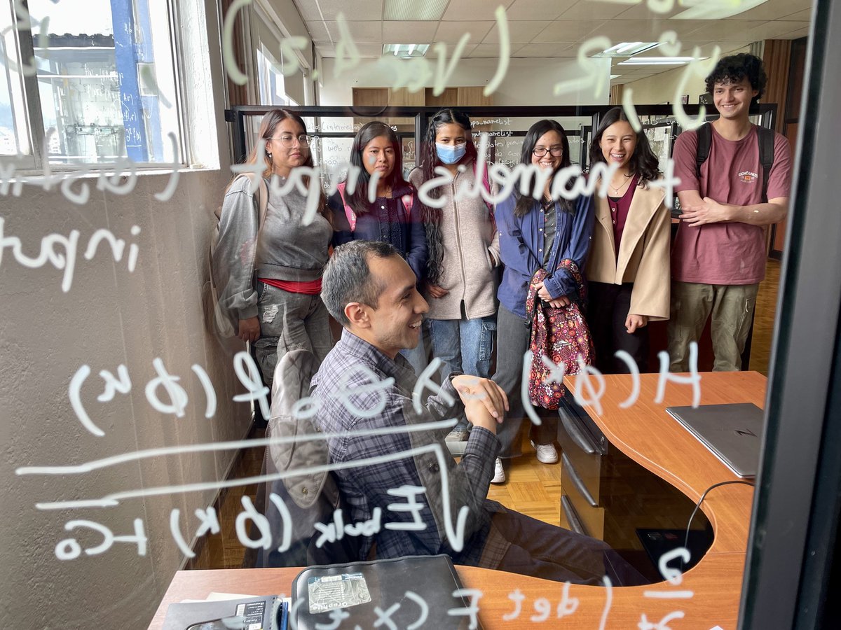 ModeMatEC's tweet photo. 📢Recibimos la visita de estudiantes de pregrado de la #EPN. Durante la jornada conocieron nuestros proyectos, además de las exposiciones de nuestros investigadores sobre sus trabajos actuales. Impulsamos estos espacios para inspirar a futuras generaciones de investigadores. https://t.co/o1b0Vs6HeI