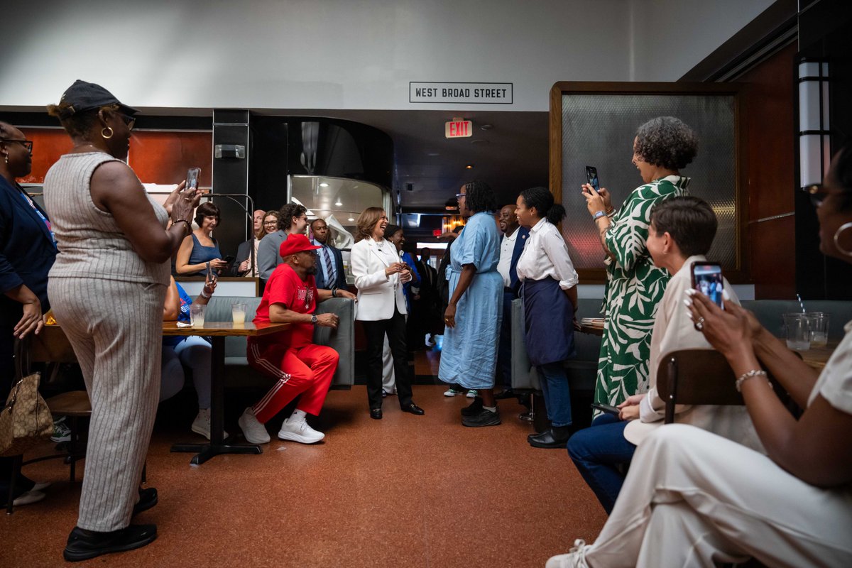 Kamala Harris tweet media