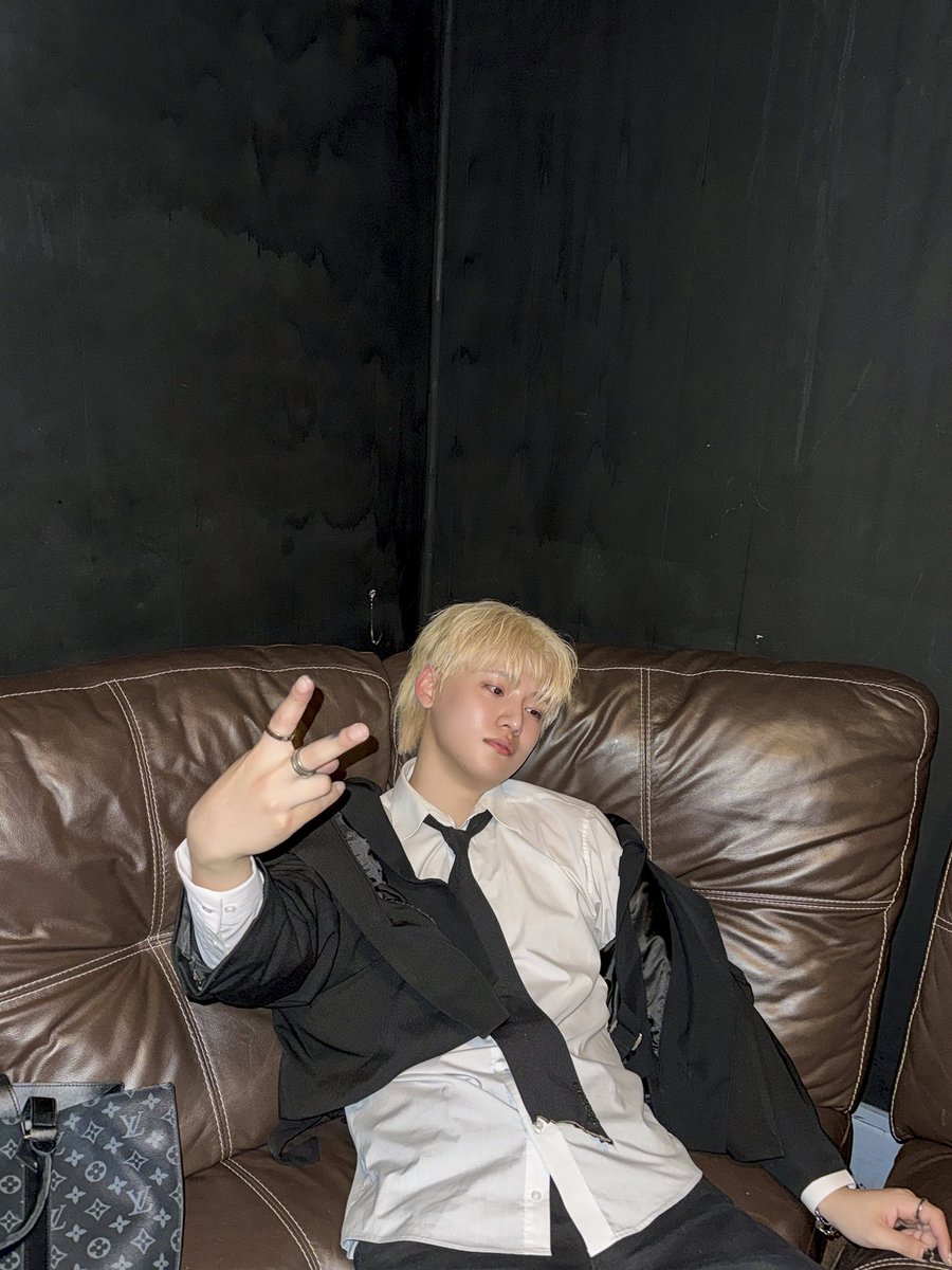 지쳤나요?
??? : 하나도! 안지쳤을껄?