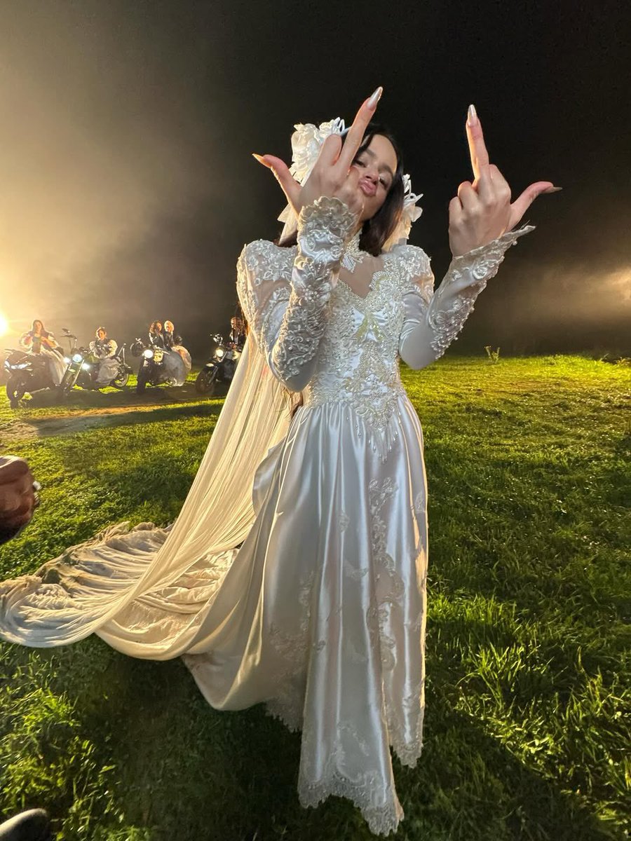 Pop Crave tweet media