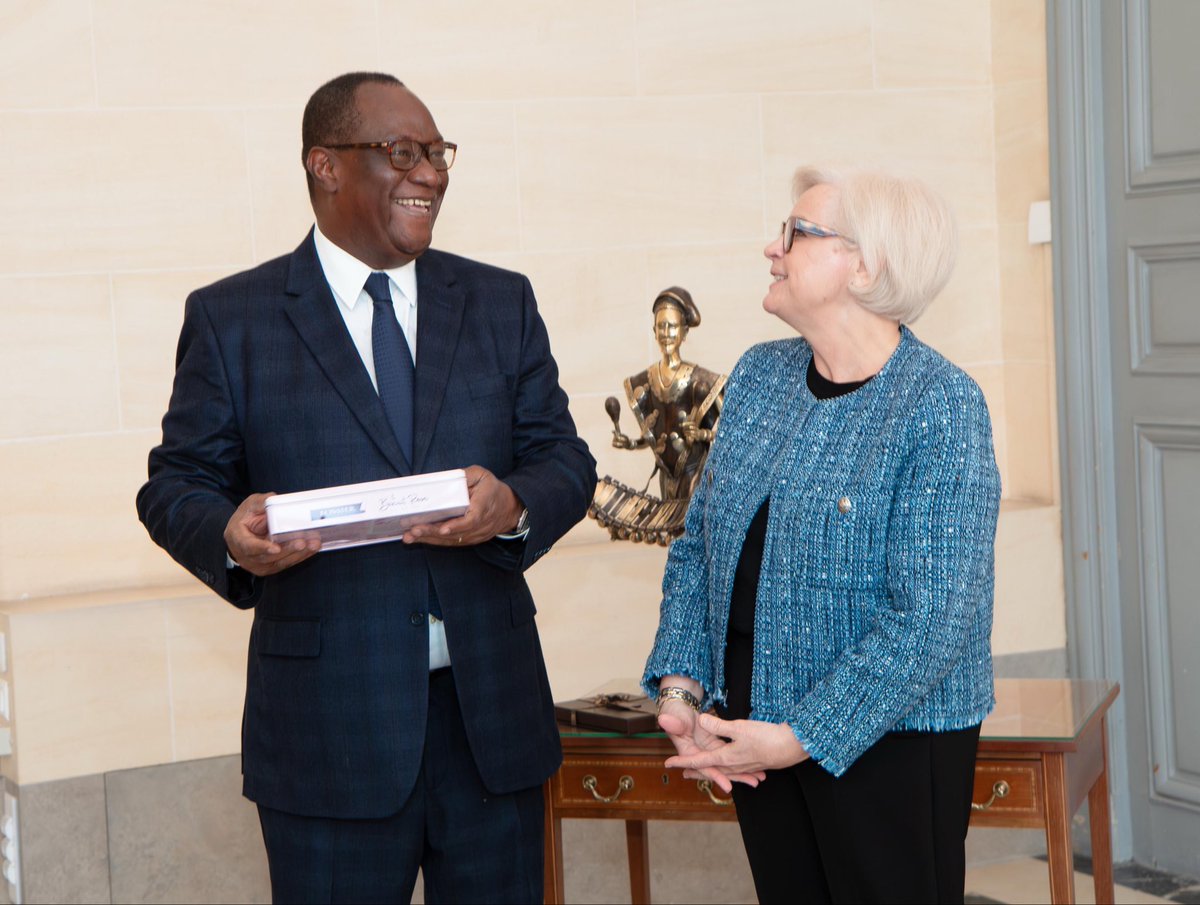 TBirahimaO's tweet photo. En marge de la Réunion du G7++ Groupe des amis du Golfe de Guinée (FOGG), j'ai eu une importante séance de travail, ce jeudi 16 avril 2026, à Paris, avec mon homologue française Mme Catherine Vautrin, Ministre des Armées et des Anciens Combattants.

Nous avons passé en revue des sujets d'ordre sécuritaire, notamment la gestion du terrorisme et le contrôle de l'espace maritime.

Je réitère mon engagement à poursuivre, sous le leadership de SEM. Alassane Ouattara, Président de la République, Chef Suprême des Armées, l'oeuvre de transformation en cours des Forces Armées de Côte d'Ivoire, en s'enrichissant de la coopération militaire avec la France, notre partenaire privilégié.

#GouvCI 
#Coopération 
🇨🇮 🇫🇷