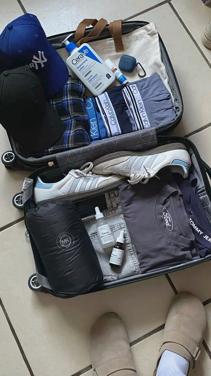 fazendo minha malinha para viajar amanhã ☝️