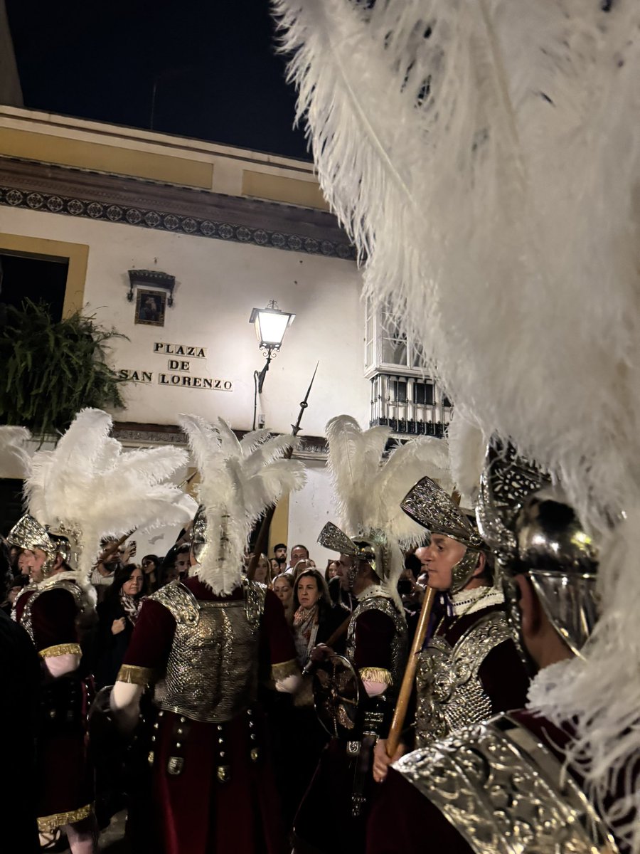 A estas horas el jueves santo <a href="/BandaCenturia/">Banda Centuria Macarena</a> rendía pleitesía en la casa del Señor de Sevilla <a href="/HdadGranPoder/">Hermandad Gran Poder</a>