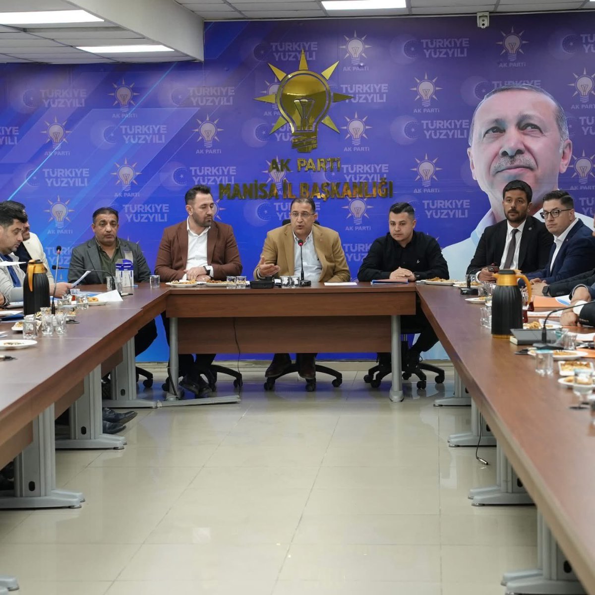 SarigolAk's tweet photo. 📍AK Parti Manisa İl Başkanlığı

İlçe Başkanımız Nihat DEMİRCİ, teşkilat ve tanıtım medya başkanlarımızla birlikte Manisa İl Başkanlığımızda organize edilen ve diğer ilçe teşkilatlarımızın da katılım sağladığı toplantıya katıldı.

Güçlü teşkilat yapımız ile sahadayız.🇹🇷 https://t.co/c7XC7OjtvU
