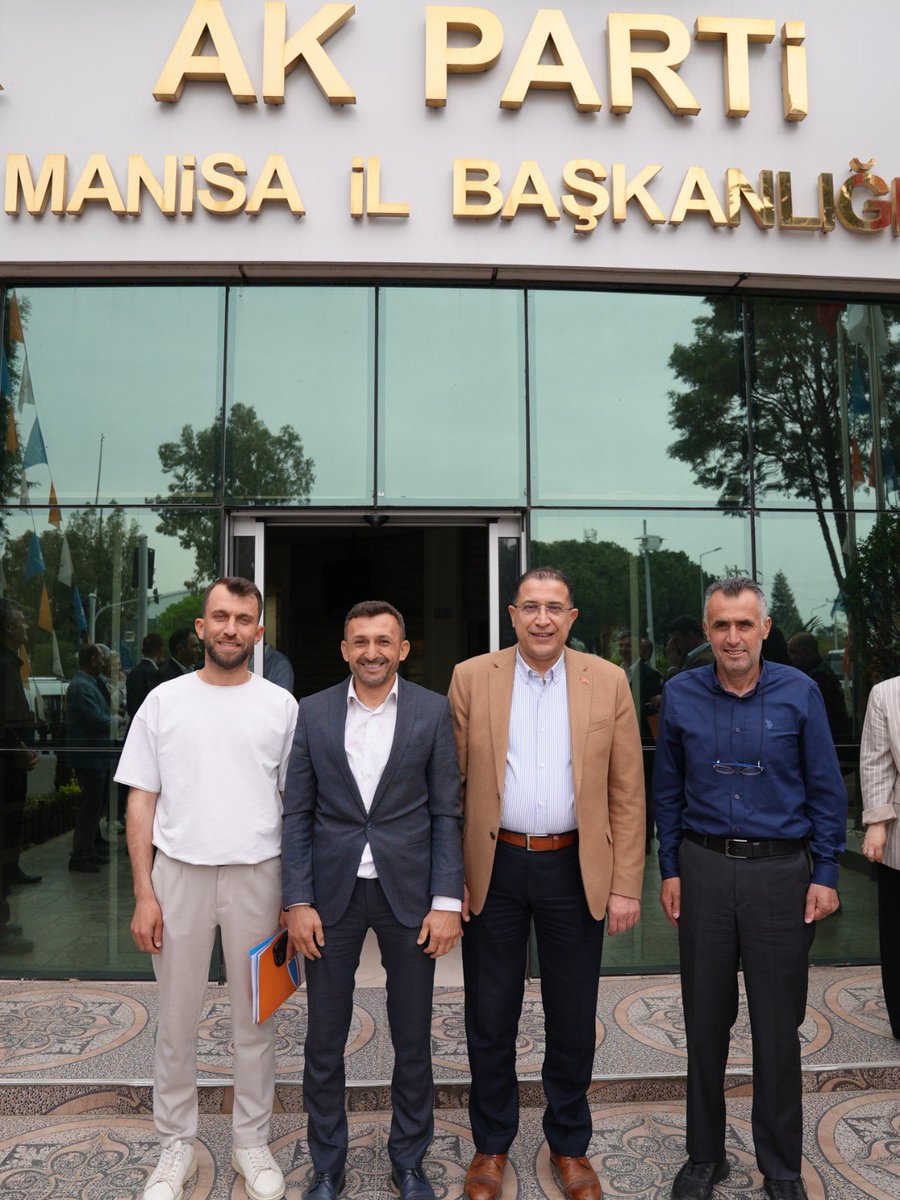 SarigolAk's tweet photo. 📍AK Parti Manisa İl Başkanlığı

İlçe Başkanımız Nihat DEMİRCİ, teşkilat ve tanıtım medya başkanlarımızla birlikte Manisa İl Başkanlığımızda organize edilen ve diğer ilçe teşkilatlarımızın da katılım sağladığı toplantıya katıldı.

Güçlü teşkilat yapımız ile sahadayız.🇹🇷 https://t.co/c7XC7OjtvU