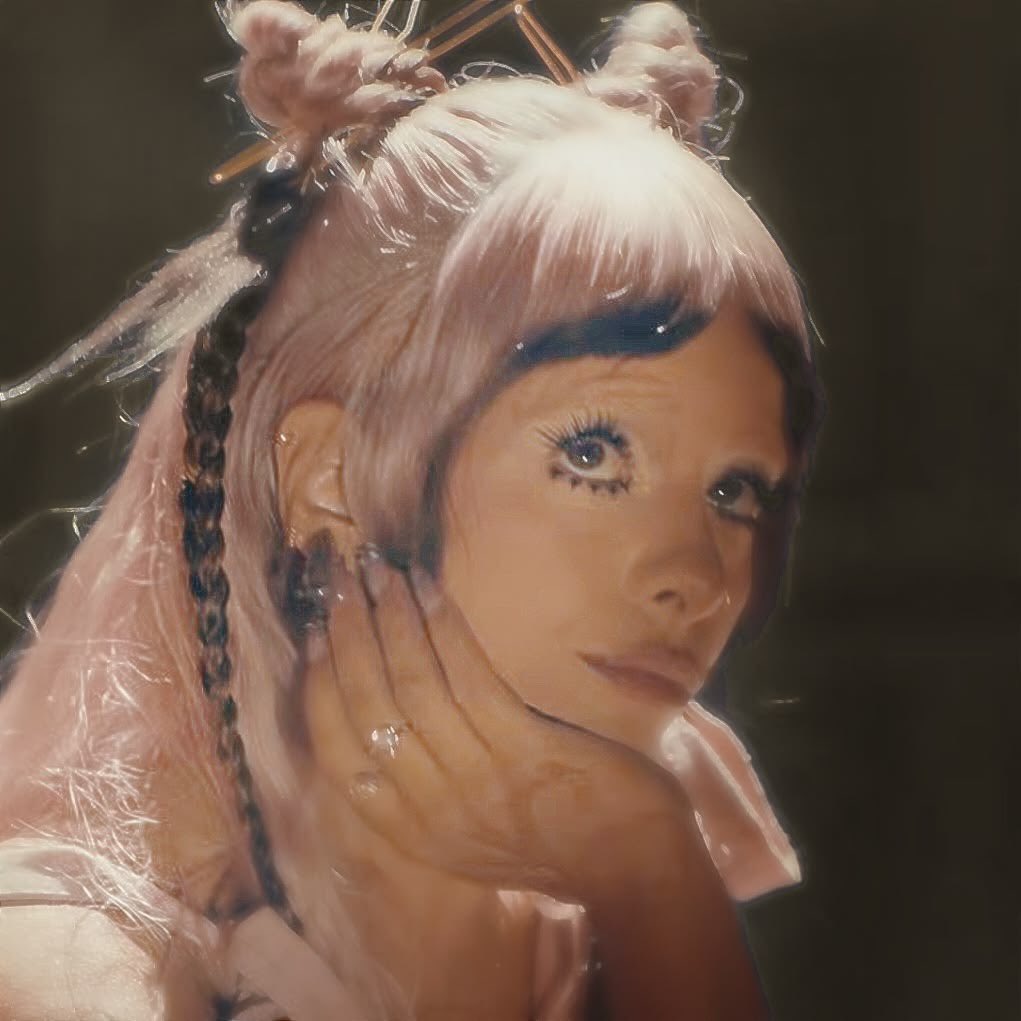 miss dior tweet media