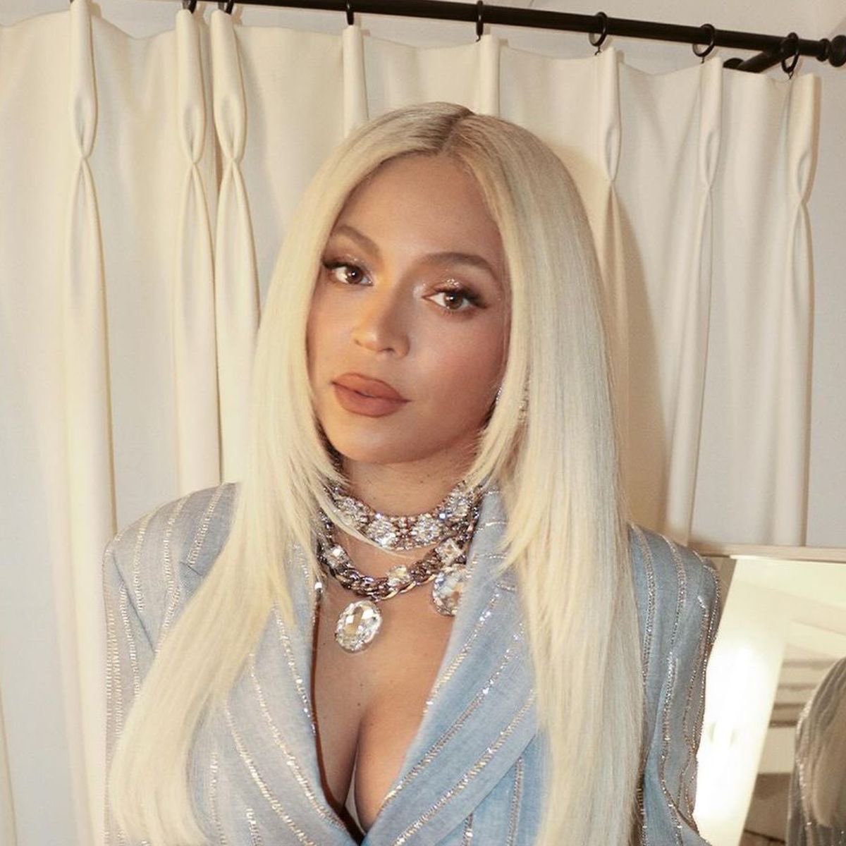 miss dior tweet media