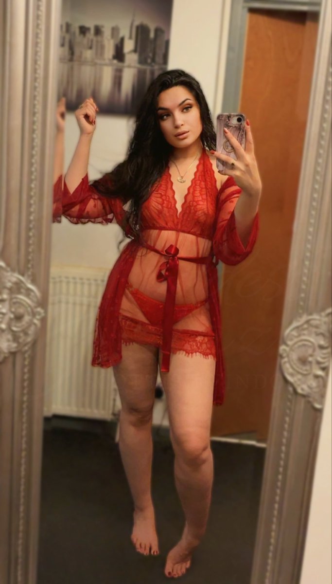 𝓢𝓲𝓷𝓴for𝑺𝒖𝒑𝒓𝒆𝒎𝒆~ 👑✨ tweet media