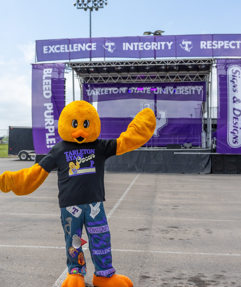 tarletonstudent's tweet photo. Oscar P’s Birthday Bash is tonight 🎉

Aquatics Center parking lot | Gates + food trucks at 7:30 PM
Free food, official Oscar P Birthday Bash t-shirt, and live music 🤘

#TarletonState #TarletonStudent #BleedPurple https://t.co/gxhAWILe6e