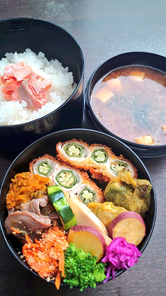 NqTaz2's tweet photo. 長男のお弁当🍱
夜勤明けは頭が働かない😅
お弁当作ったから寝る
#お弁当記録 https://t.co/QyulPh8bYP