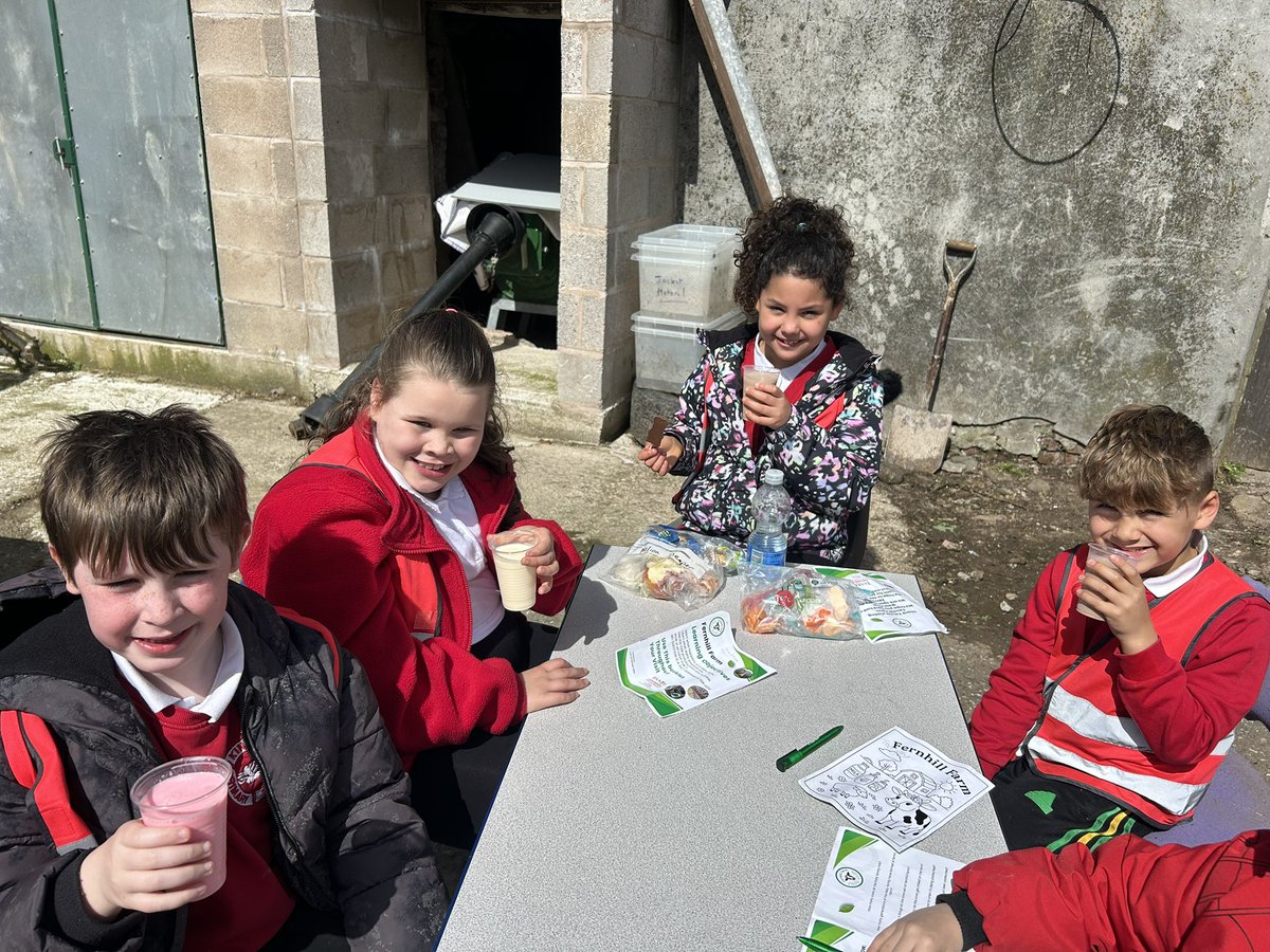 kincraigY3's tweet image. We loved our visit to Fernhill Farm. We especially enjoyed tasting the milkshake 🐄 #geography #fernhillfarm #outdoorlearning