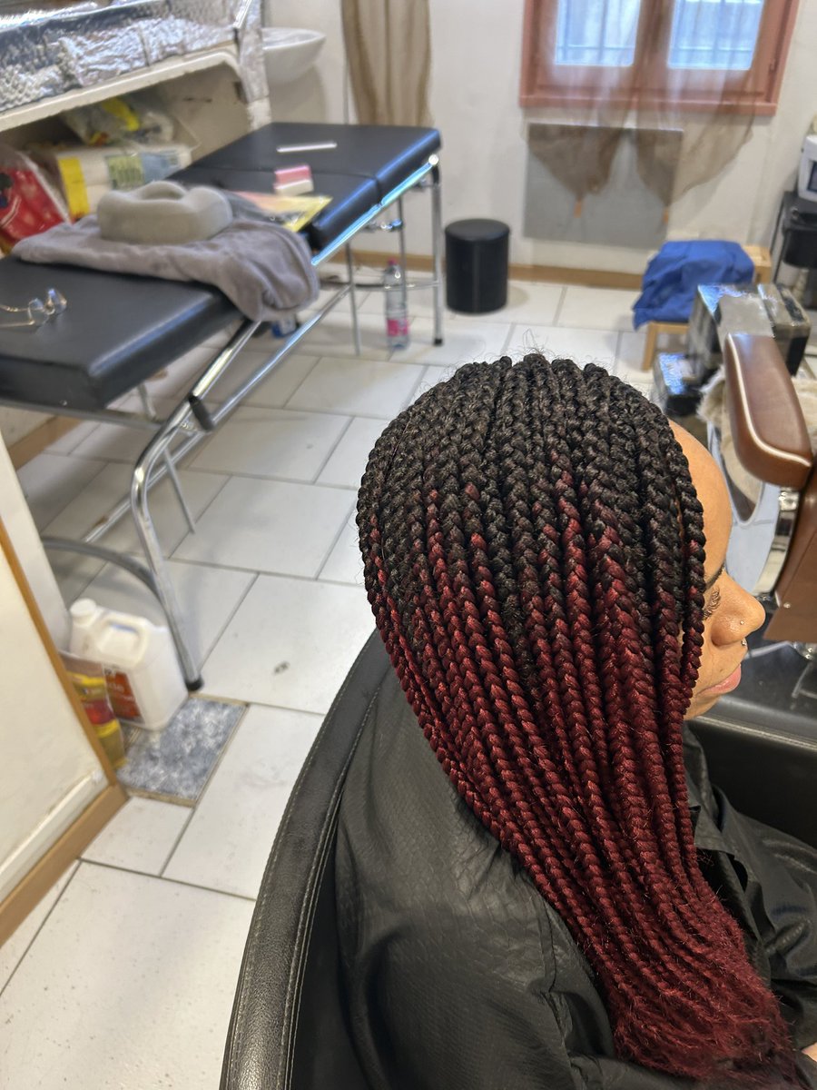 Dakor_beauty's tweet image. Découvrez nos tresses box braids pour un style unique et tendance ! 🌟 Que vous soyez à la recherche de confort ou d'élégance, nous avons ce qu'il vous faut. Prenez rendez-vous dès maintenant ! 📅 #BoxBraids #Style #Tendance #Manucure #extensions de cheveux #vernis demi-permanent