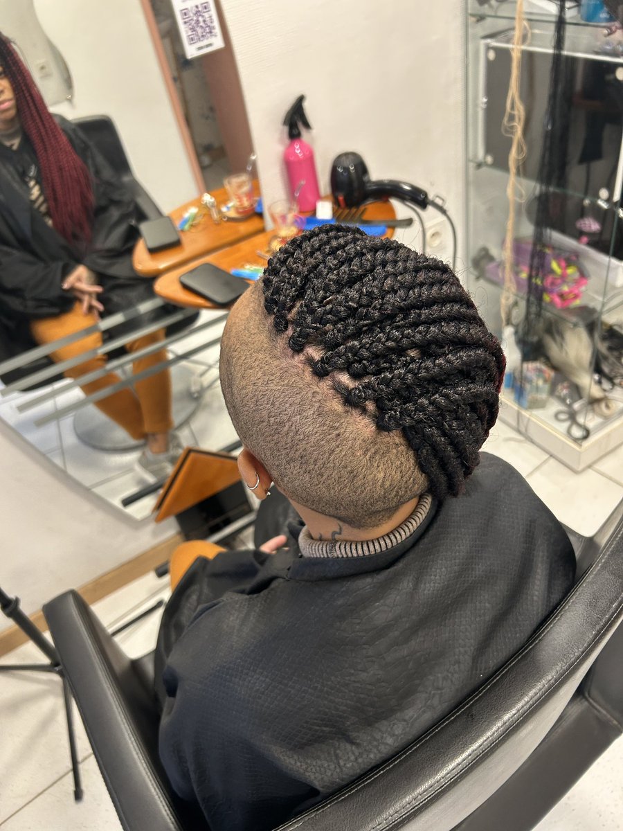 Dakor_beauty's tweet image. Découvrez nos tresses box braids pour un style unique et tendance ! 🌟 Que vous soyez à la recherche de confort ou d'élégance, nous avons ce qu'il vous faut. Prenez rendez-vous dès maintenant ! 📅 #BoxBraids #Style #Tendance #Manucure #extensions de cheveux #vernis demi-permanent