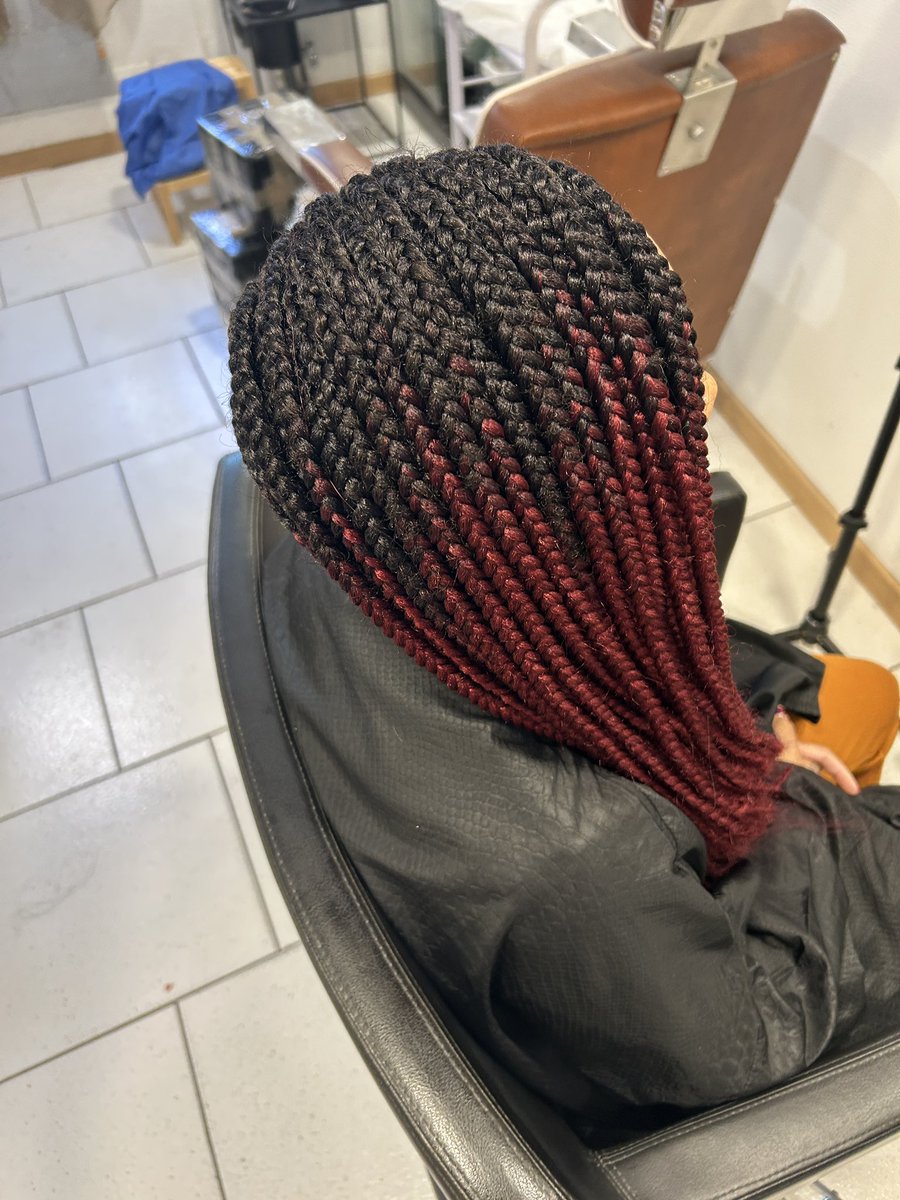 Dakor_beauty's tweet image. Découvrez nos tresses box braids pour un style unique et tendance ! 🌟 Que vous soyez à la recherche de confort ou d'élégance, nous avons ce qu'il vous faut. Prenez rendez-vous dès maintenant ! 📅 #BoxBraids #Style #Tendance #Manucure #extensions de cheveux #vernis demi-permanent