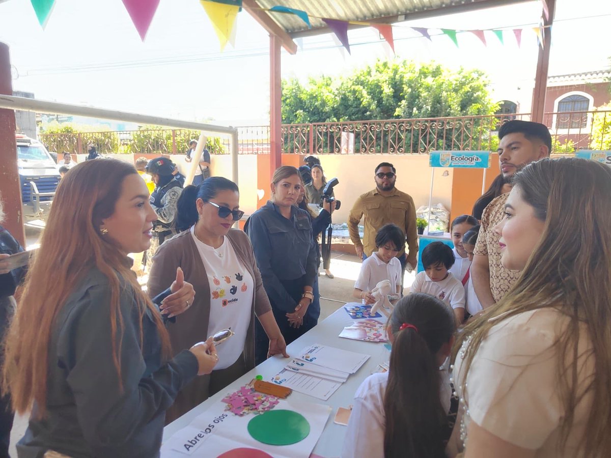 ceprevsin's tweet photo. Acudimos a la "Feria de la Prevención" en Elota, evento que tiene como objetivo fortalecer la cultura de la prevención, la legalidad y el bienestar social entre la niñez y la comunidad.
Participamos con un módulo e intervenimos en aula con Círculos de Diálogo.
@SesespSinaloa https://t.co/rk0AZyA1On