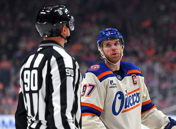 ScoutingTheRefs's tweet photo. Refs Stephen Hiff #46 and Francis Charron #6 work Canucks vs. Oilers with Travis Toomey #90 and Bevan Mills #53
https://t.co/zgLgsgBwOU
#Canucks #LetsGoOilers #VANvsEDM #Oilers #NHL https://t.co/A7To4qho5e