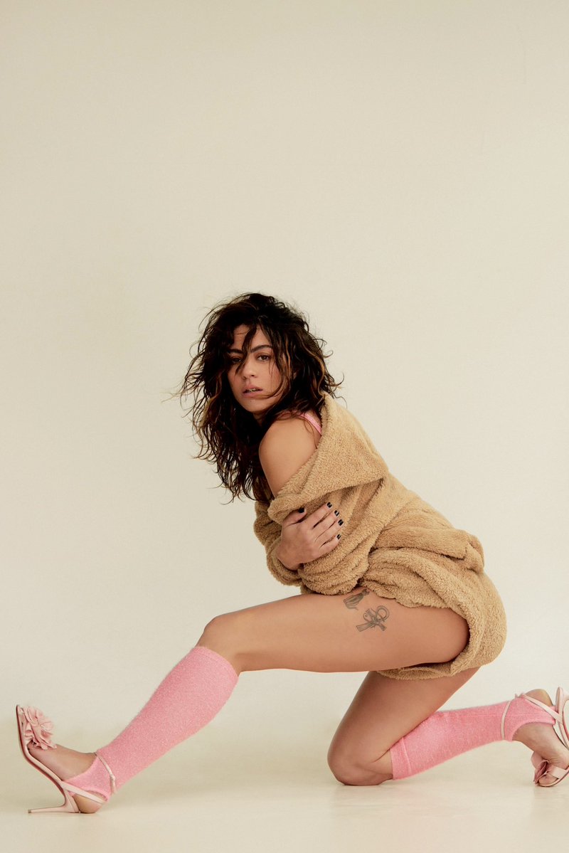 CarolCastroReal's tweet image. #TBT desse ensaio que eu AMO! 💖

📸 @pupindeleu
🩱 @cortinovec