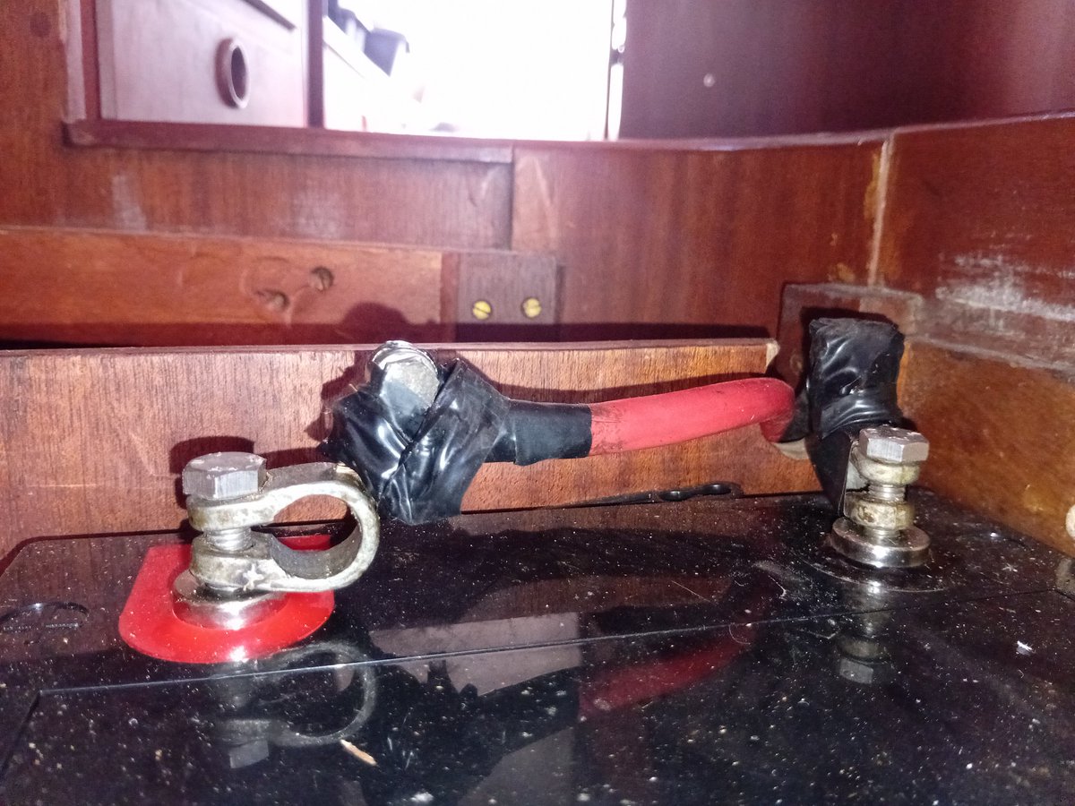 SurveysTheo's tweet image. First class. 
#lithium #boat #fire