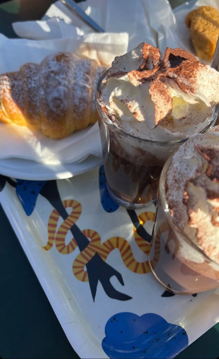 Lia vai ver o BTS 🪭 tweet media