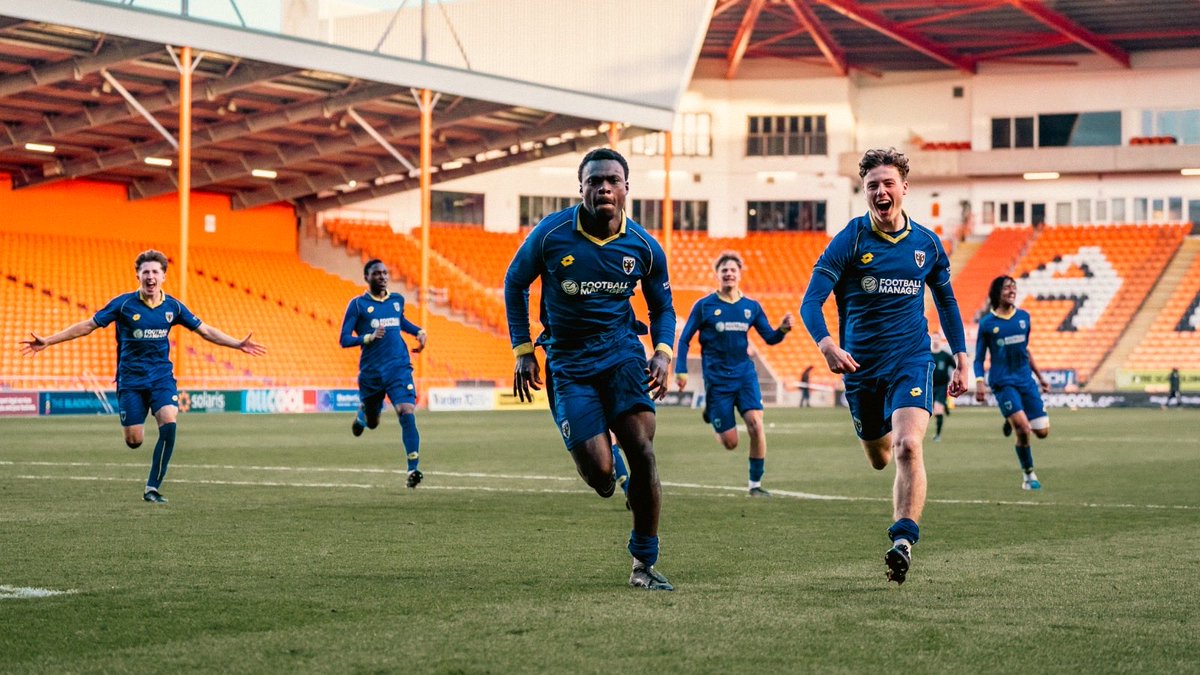HarryHedges34's tweet photo. What a night ! Champions 🏆
#AFCWimbledon #dons #AFCW #AFCWacademy https://t.co/JT00b7UGxa