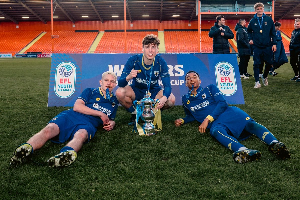 HarryHedges34's tweet photo. What a night ! Champions 🏆
#AFCWimbledon #dons #AFCW #AFCWacademy https://t.co/JT00b7UGxa