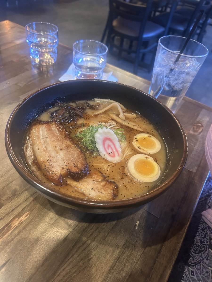 Lore the depressed tweet media