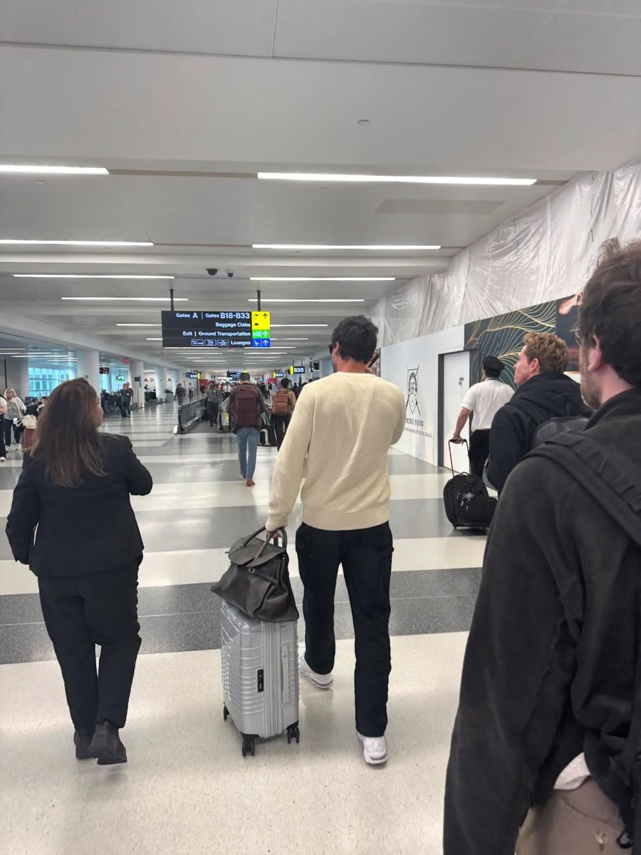 Mel ✨💥🥐☀️ tweet media