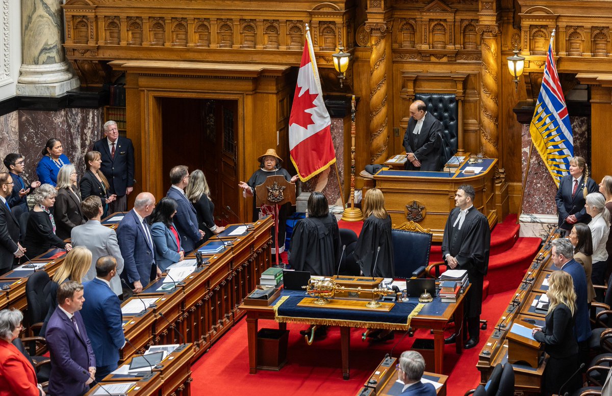 BCLegSpeaker's tweet photo. 1/2 This week @BCLegislature, @SChandraHerbert introduced two pieces of treaty legislation in the House-one with K’ómoks First Nation and the other with Kitselas First Nation.

Standing Order 25C allowed me to work with House Leaders (@mikefarnworthbc, @a_warbus, and MLA Rob Botterell) to welcome K’ómoks First Nation Chief Councillor Hegus Malidi / Nicole Rempel and Kitselas Nation Deputy Chief Councillor Cyril Bennett-Nabess to address the House, as well as to incorporate ceremonial elements supported by each Nation into the proceedings. Members were treated to a performance by the K’ómoks Cultural Group and a welcome song by Kitselas Nation Elder Tax’ayee / Anne McDames. 

Two truly momentous occasions.