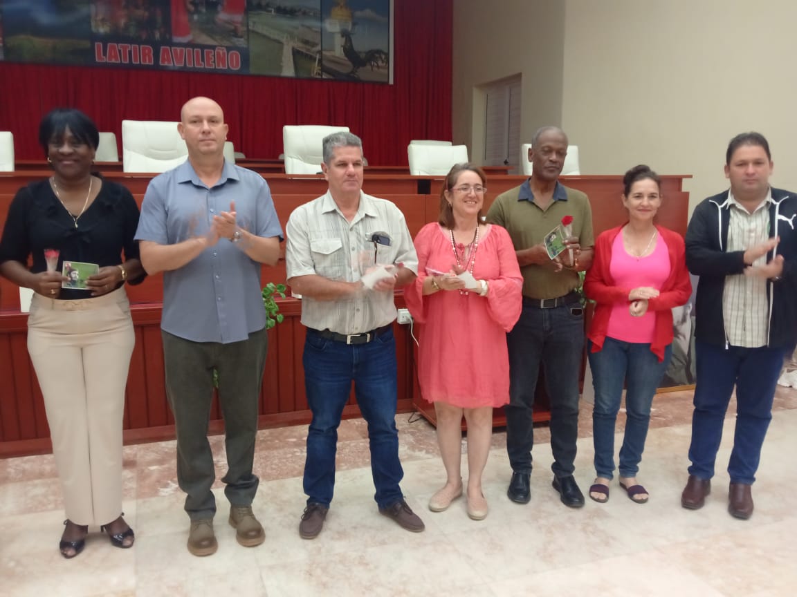 En el  aniversario 65  de la fundación del PCC, muchas felicidades a quienes
han contribuido a la defensa de los ideales revolucionarios.
  #CiegodeAvila
#DGEMCiegodeAvila
#CubaEstáFirme