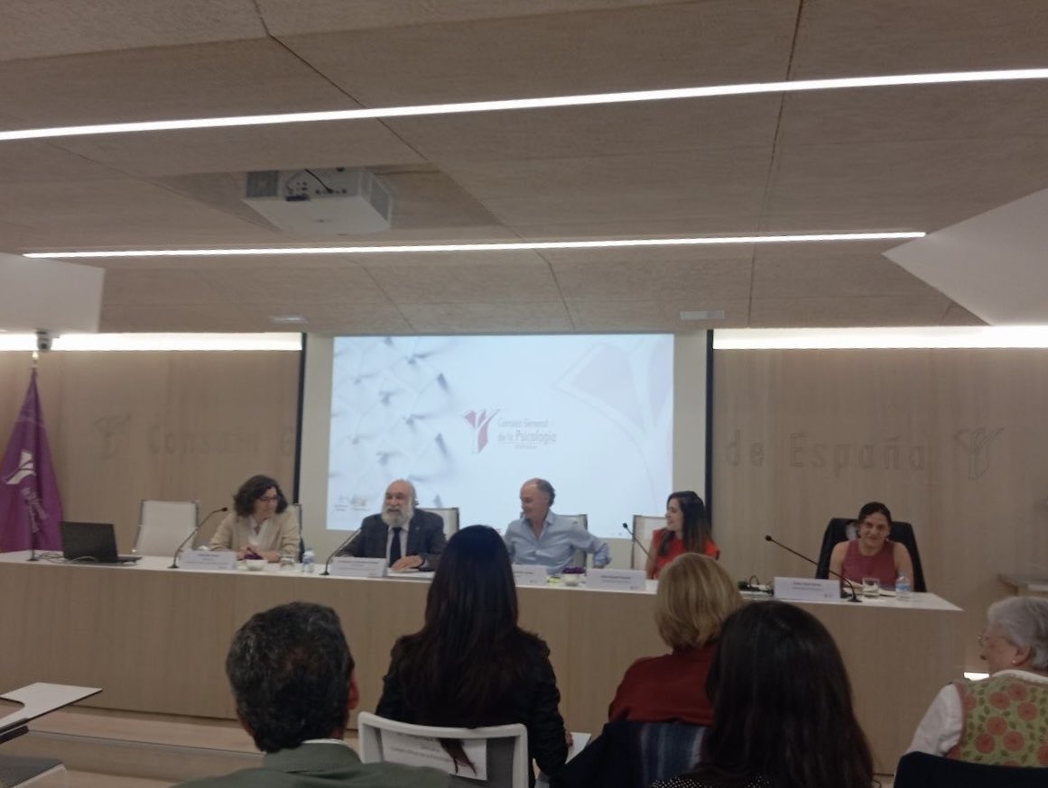 RaquelYevenes's tweet photo. Presentación del libro El algoritmo del miedo. Radiografía del acoso escolar https://t.co/z5c9moHm39