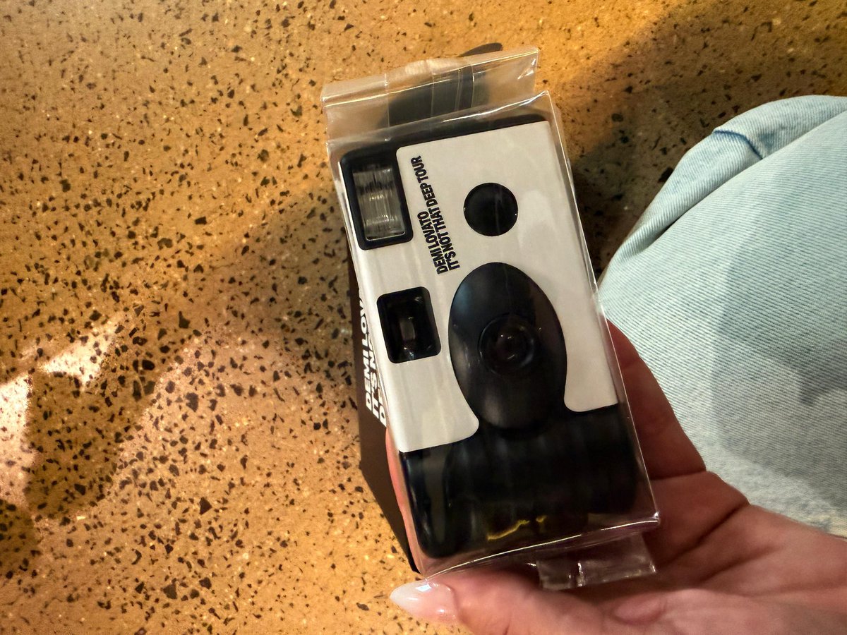 Demi Lovato News tweet media