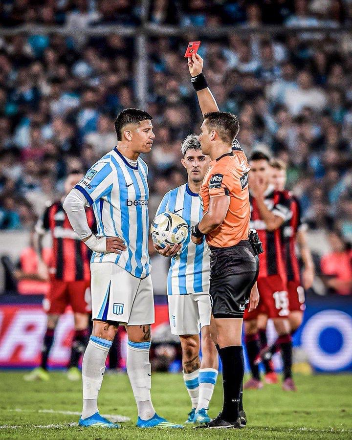 okdobleamarilla's tweet image. 🚨#AHORA | MARCOS ROJO RECIBIÓ CUATRO FECHAS DE SUSPENSIÓN POR SU EXPULSIÓN ANTE #RIVER 🔴⚪️

📌La #AFA confirmó la sanción al jugador de #Racing a través del Boletín Oficial