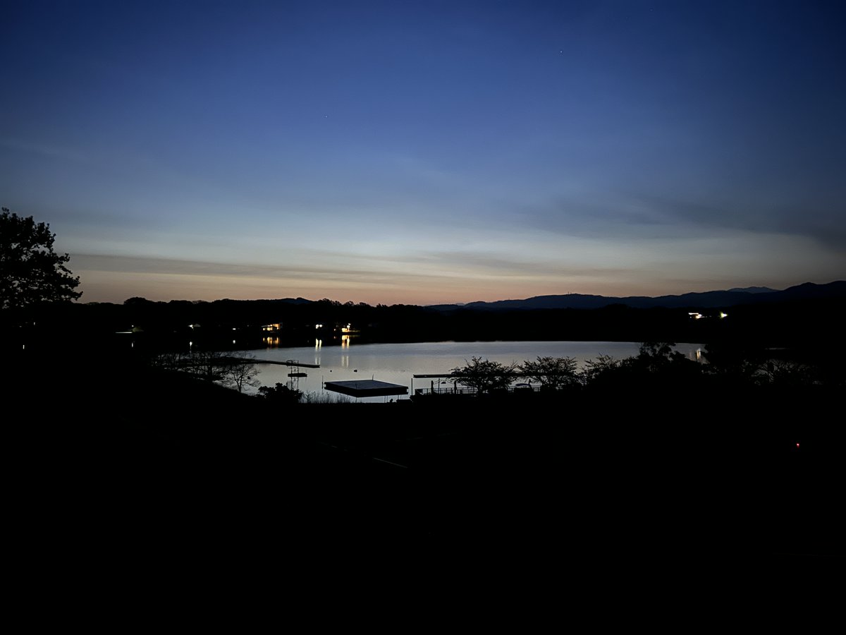 【4/17 今朝のパンスターズ彗星☄️】

福井・北潟湖畔公園で撮影✨
雲と夜明けに挟まれた“ほんの一瞬”のチャンスでした。
見られるのは【4/19ごろまで】
今だけの姿、ぜひ一緒に楽しみましょう^^

見えた方はぜひ教えてください☄️

<a href="/DwarflabJapan/">DWARFLAB_JP</a> <a href="/dwarf_lab33747/">DWARFLAB</a> 
#パンスターズ彗星 #福井 #dwarf