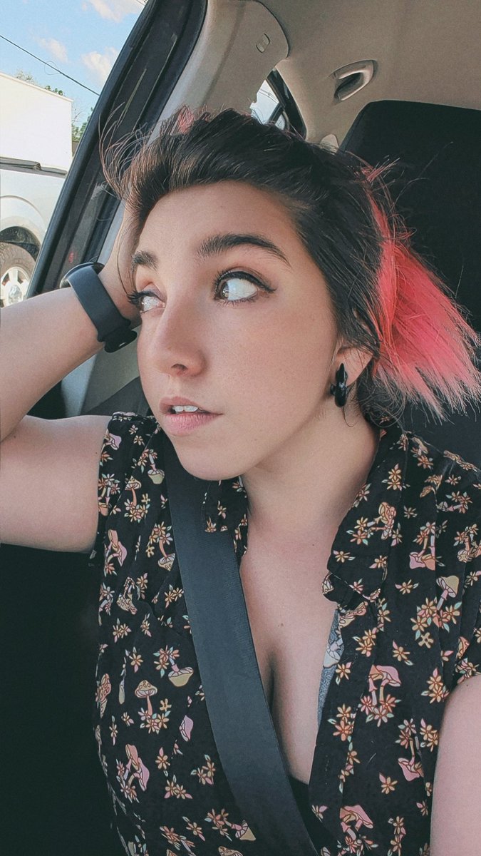 kaelleesi's tweet photo. The long week is finally over, and it’s time to let everything... out. 😉
I’ve been a good girl all week, but the weekend is for being big, curvy, and a little bit bad. If you think I look good with my clothes on, wait until you see what’s waiting for you behind the link in bio! https://t.co/OBQ5v3uWru