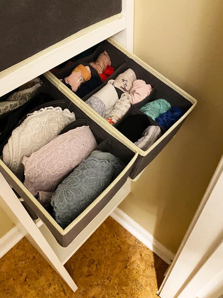 SMQorg's tweet image. I’m going to walk you through how I organized one of the small bedroom closets in my home. The best part? The whole project cost less than $50. Visit to my post and products.
 👉 sabrinasorganizing.com/small-closet-o…

#homeorganization #smallcloset #sabrinasorganizingdiy