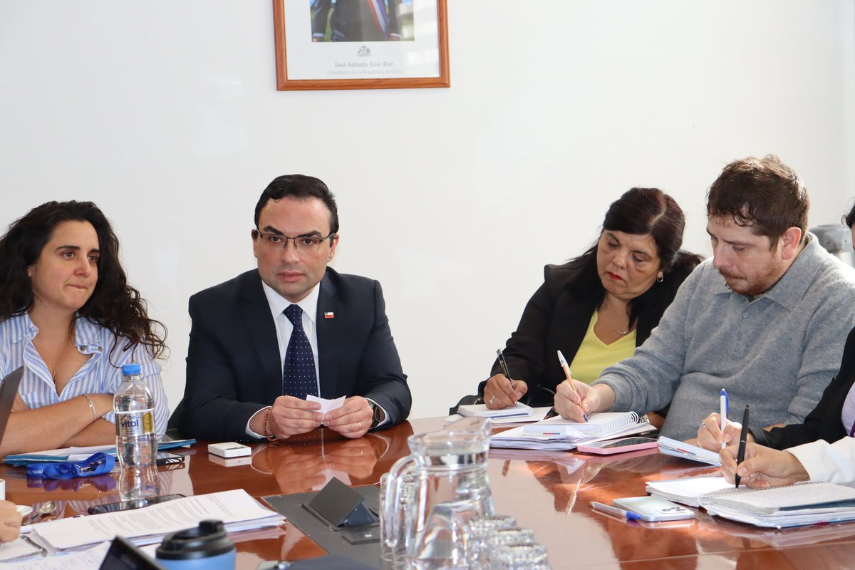 Esta tarde, reactivamos la Mesa de Personas con las actuales autoridades de la Dirección del Trabajo.

#DT #ANFUNTCH #MesadePersonas