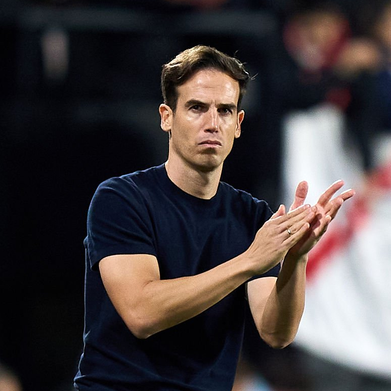 SeleccionRojita's tweet photo. 🇪🇺5 de los 12 entrenadores que quedan en las semifinales de las competiciones europeas son españoles (42%). 🇪🇸👔

🟦Champions League - 2 de 4
🟧Europa League - 2 de 4
🟩Conference League - 1 de 4 https://t.co/A26Wxd8xwd