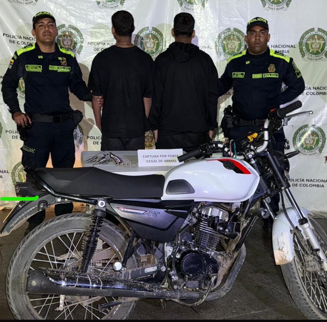 TWlTTEROS CALI tweet media