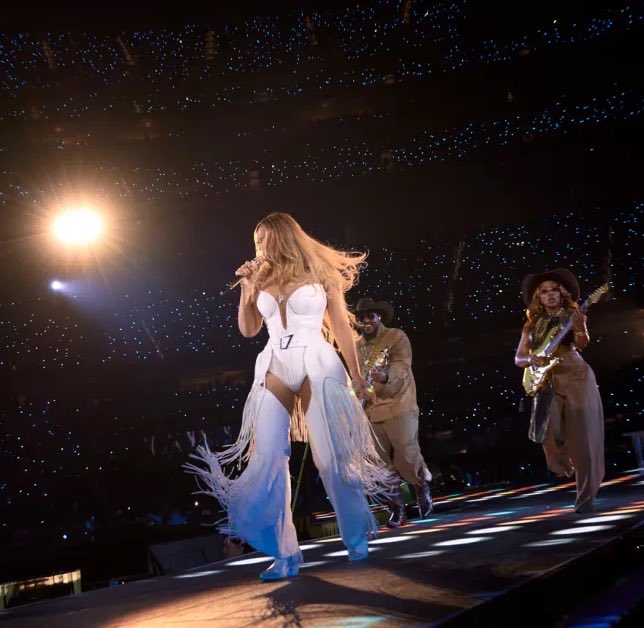 𐚁₊⊹⚡︎ tweet media