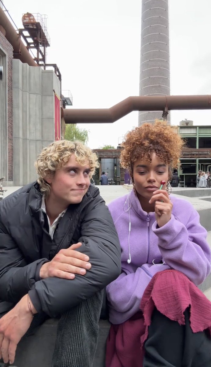 chloe like all-fire tweet media