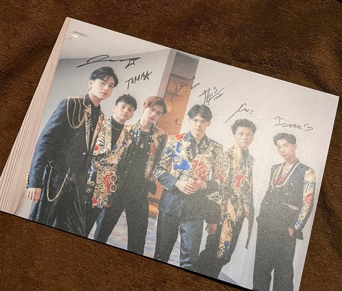 mawult's tweet photo. include ko lang to kahit sobrang hirap i-let go haha

wts lfb ph

alamat sintra board with alamat members' wet signatures - offer nalang kayo ng presyo salamat :( https://t.co/s8PbeaY7n2