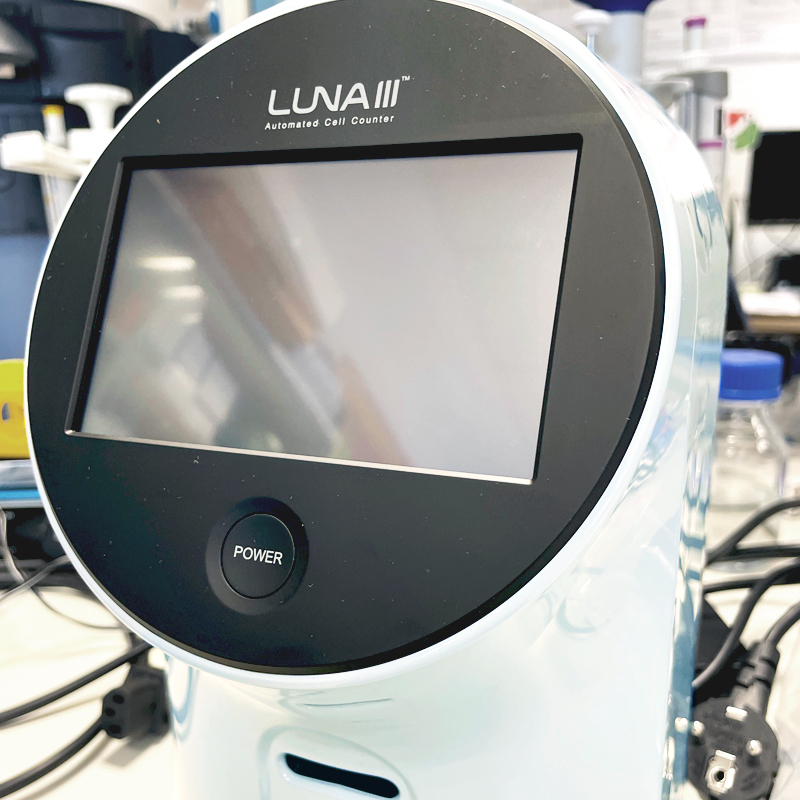 LogosBiosystems's tweet image. Love the perspective on the LUNA-III from this researcher at UPV EHU that said, 'As soon as it arrived, it looked like it came from another planet! Noting, looks aside, 'the amount of things that it is capable of doing are out of this world.' #cellbiology #laboratory