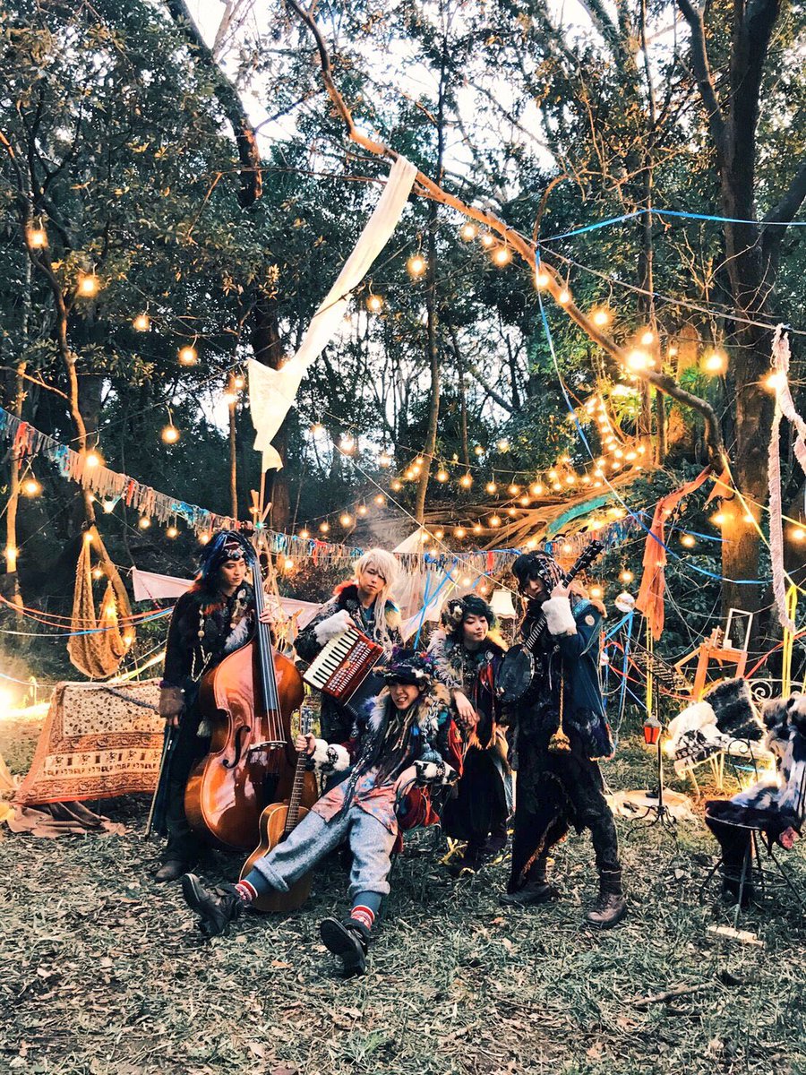 puripuriringo's tweet image. ミセス #PARTY のMVが8年前の本日4/17公開された
あらためて内容を見ると細かい設定や意味があったりその衣装等もとても凝っていて
もっくんのこだわりは以前から研ぎ澄まされている

2027年の衣装展「COSTUME EXHIBITION」も非常に楽しみ!

監督はケセラセラや青夏MV、ハウスカレーも手掛ける戸塚監督