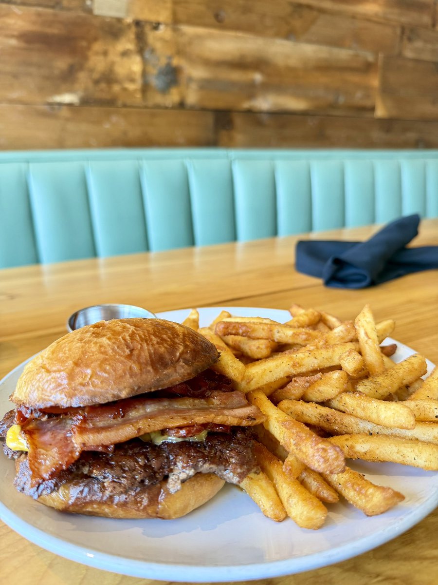 MSTDSMIA's tweet photo. It’s Thursday night… and it kind of feels like the weekend already 👀✨
One drink turns into two.
Dinner turns into staying a little longer.
From-scratch plates, good cocktails, and just the right energy.
Go ahead — make it a night.
See you at MST 🍽️🥂
#fyp #eatlocal #desmoines https://t.co/6oUSyhR1Bq