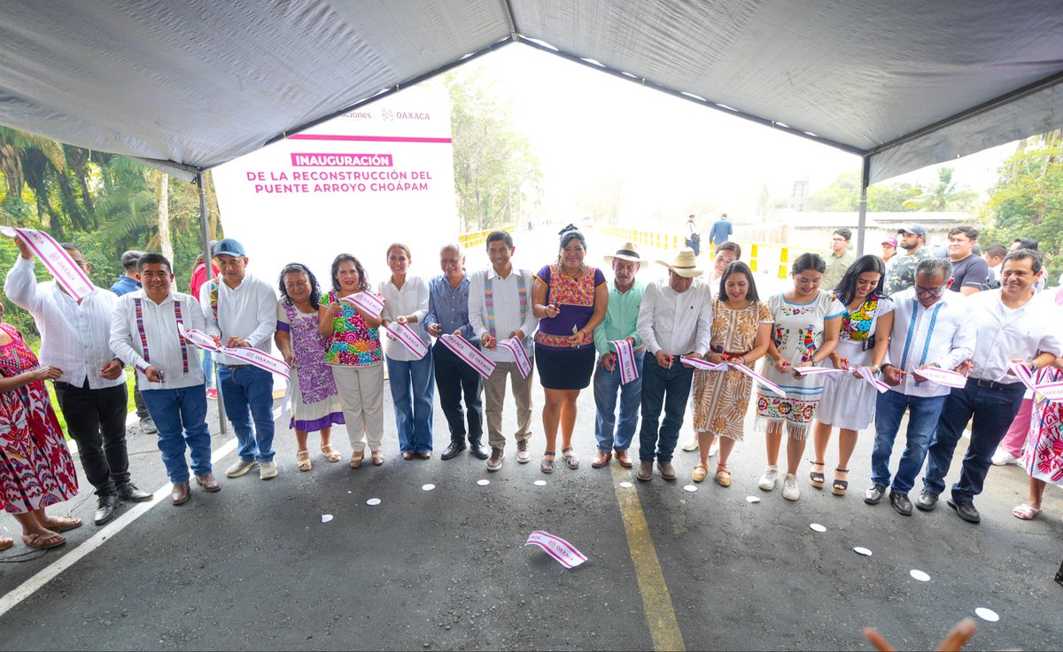 Nino_Morales1's tweet photo. Somos testigos de grandes obras que están cambiando el rostro de nuestro estado.

Junto al gobernador @salomonj, participamos en la inauguración de la reconstrucción del puente Arroyo Choápam, una acción que fortalece la infraestructura y mejora la conectividad de nuestras comunidades.

#LaAuténticaVozDelPueblo #NinoMorales #Morena #SenadorDeTerritorio