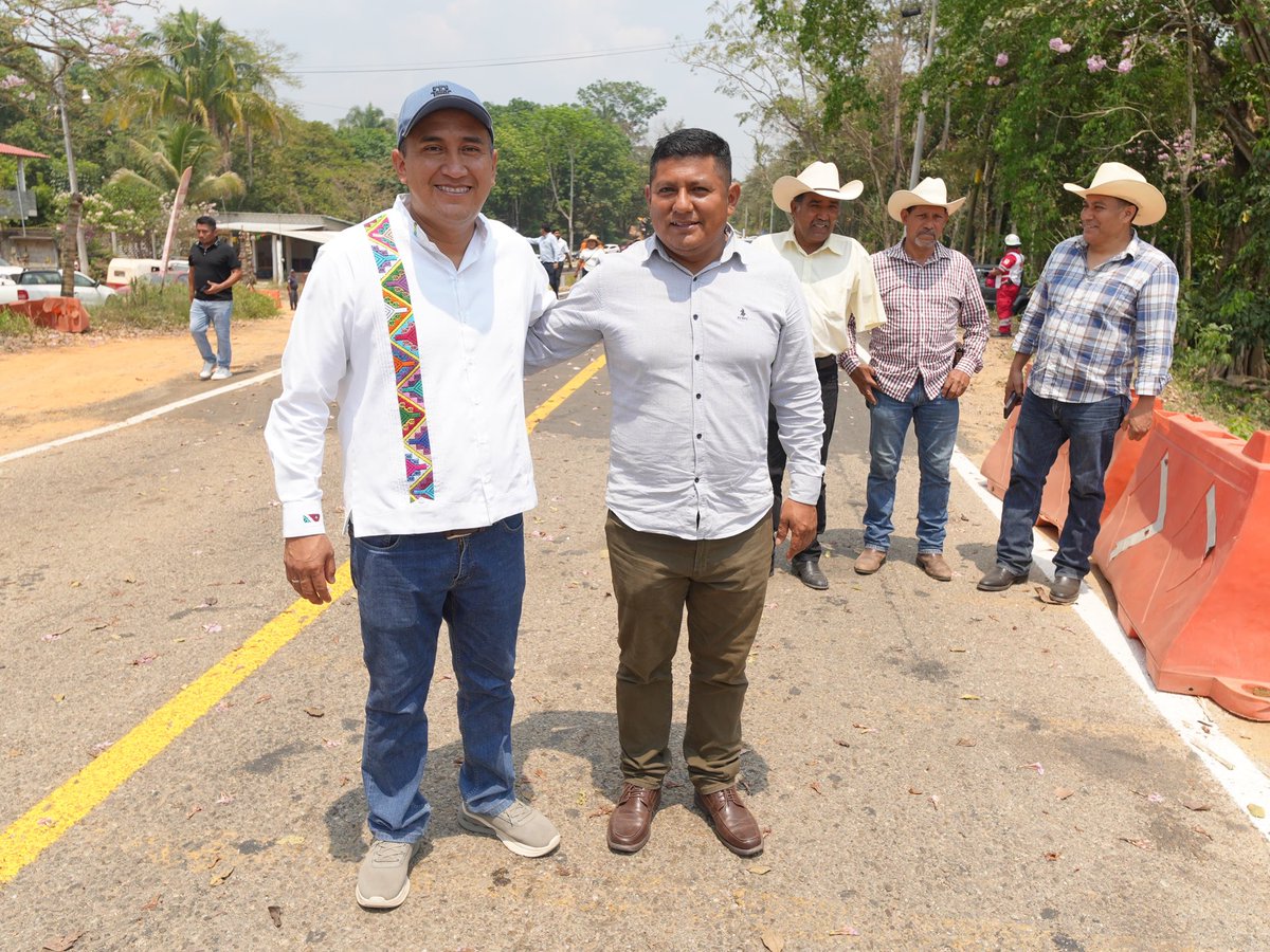 Nino_Morales1's tweet photo. Somos testigos de grandes obras que están cambiando el rostro de nuestro estado.

Junto al gobernador @salomonj, participamos en la inauguración de la reconstrucción del puente Arroyo Choápam, una acción que fortalece la infraestructura y mejora la conectividad de nuestras comunidades.

#LaAuténticaVozDelPueblo #NinoMorales #Morena #SenadorDeTerritorio
