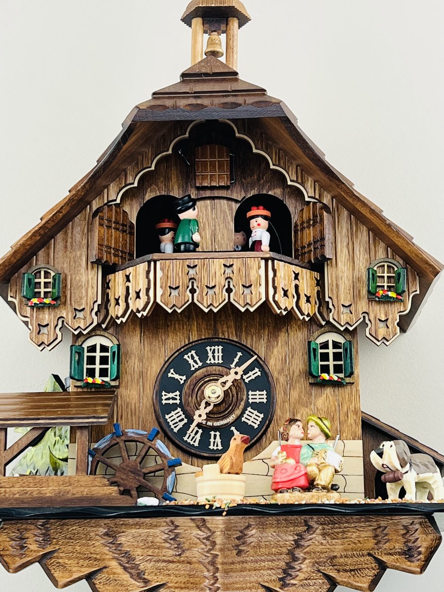 RiverCityClocks's tweet image. This cuckoo clock has a boy &amp;amp; girl who turn to KISS on the hour 💏🕰️ Spinning waterwheel, dancing figures &amp;amp; live music — all handmade in Germany's Black Forest. 

👉 rivercityclocks.com/store/14-One-D…

See it in action 🎬 youtube.com/@rivercitycuck…

#CuckooClock #MadeInGermany #RiverCityClocks