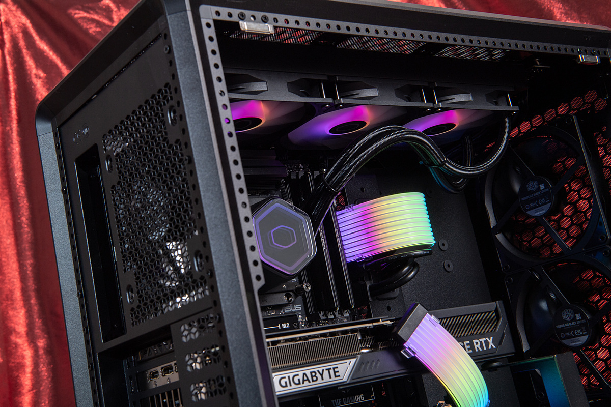 pc_watch's tweet image. 完成度高ッ！プロこだわりのゲーミングPC、パッション強めで作られました ～Cooler Master… pc.watch.impress.co.jp/docs/topic/spe… #Sponsored #パソコンショップSEVEN #CoolerMaster